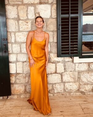 Rachel Hunter Instagram - Happy Birthday my darling girl. @renee__stewart Exuding Grace Love & Compassion always ! 
Such Beauty.
A little delayed - June 1st Birthday 🤍😊

Beautiful Dress @victoriabeckham @victoriabeckhambeauty