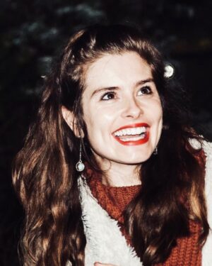 Rachel Shenton Instagram - “The most wasted of all days is one without laughter.” — E. E. Cummings ❤️
.
#noideawhatimlookingat