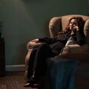 Rachel Shenton Instagram - She’s troubled…

Thank you so much for all your lovely messages… I’ve just caught up… huge shout out to the whole team especially our brilliant director @88mphentertainment and producer @jessicaeconnell 

#teamwork #forhersins #emily ❤️