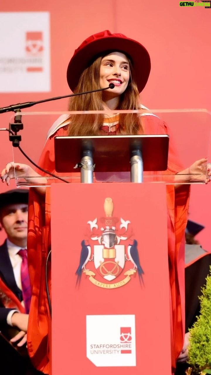 Rachel Shenton - 8.4K Likes - Dr Shenton 😳… Thank you SO much @staffsuni 🙏🏻 … it’s such an honour, I had a gorgeous day!
#honourydoctorate #staffordshire #dontwaitforpermission #staffsuni #staffordshireuniversity #creativeprocess #actor #acceptancespeech