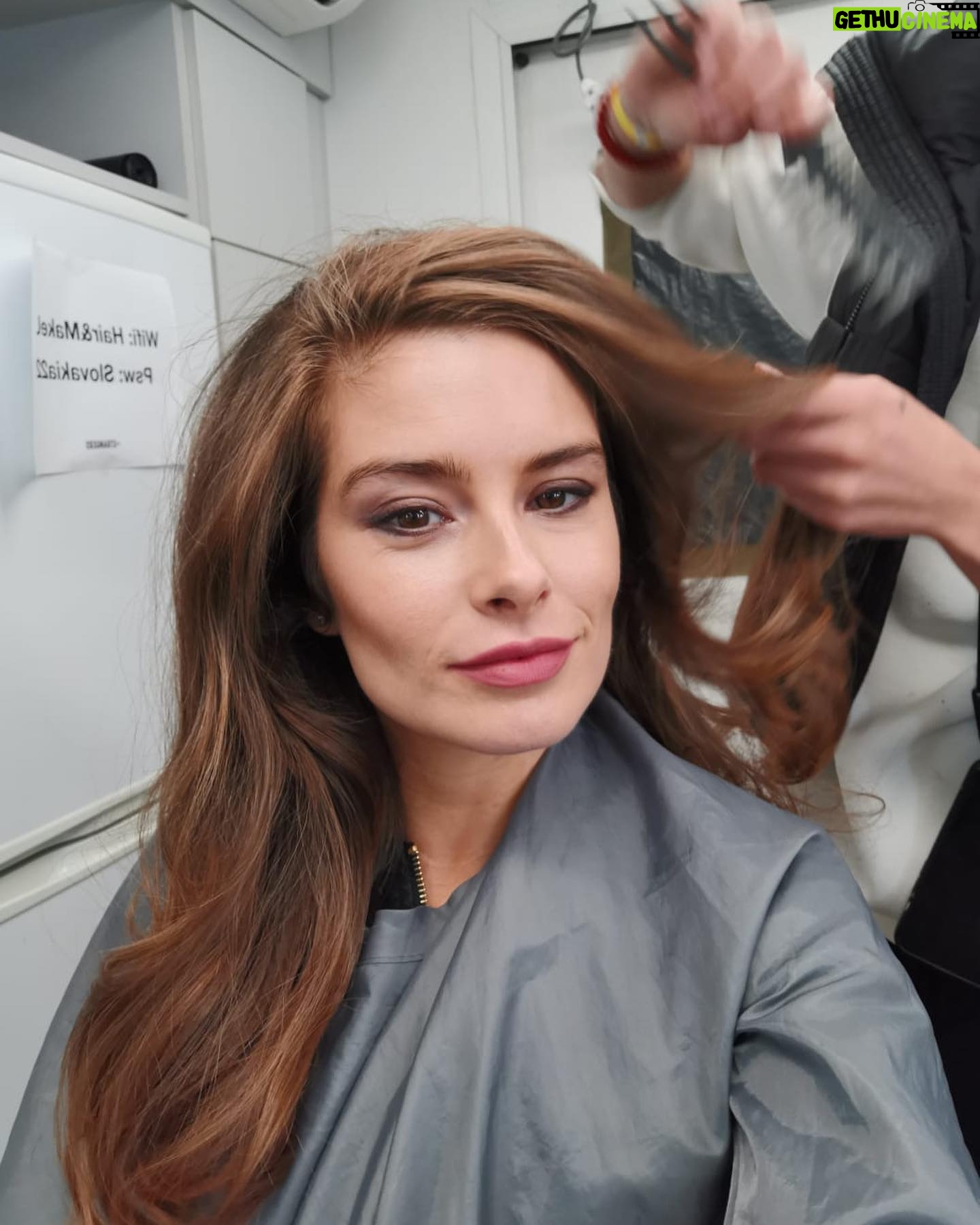 Rachel Shenton - 3.6K Likes - Where the magic really happens…. #makeuptrailer #nightshoots #shamelessselfie