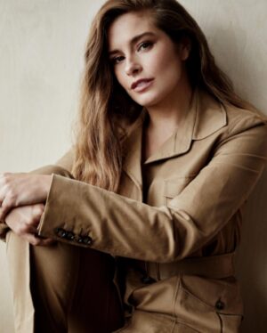 Rachel Shenton Instagram - Thank you @viewtiesmag ♥️ and the glam squad...
.
Photographer: @davidreissphotography 
Stylist: @steph_kelly_stylist 
Makeup : @samcmakeup 
Hair : @svenbayerbach
Skin: @sci_u @aqskinsolutions_uk
