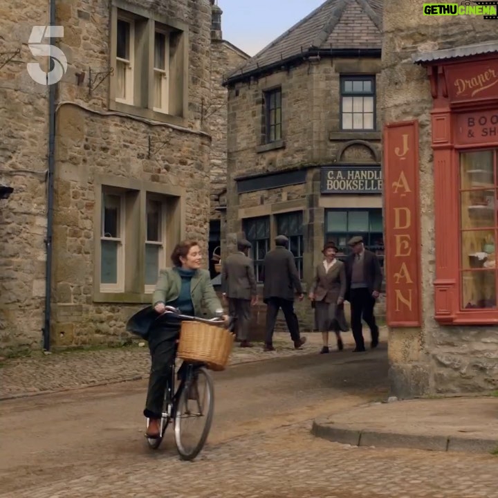 Rachel Shenton - 3.6K Likes - Not long 👀.…. Season 3
@allcreaturestv
@masterpiecepbs
@channel5_t #ACGAS