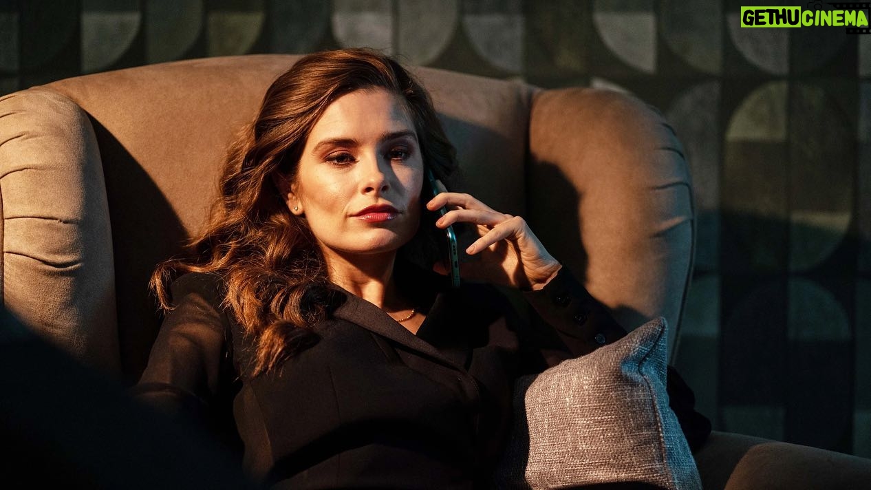 Rachel Shenton - 3.2K Likes - She’s troubled…
Thank you so much for all your lovely messages… I’ve just caught up… huge shout out to the whole team especially our brilliant director @88mphentertainment and producer @jessicaeconnell
#teamwork #forhersins #emily ❤️