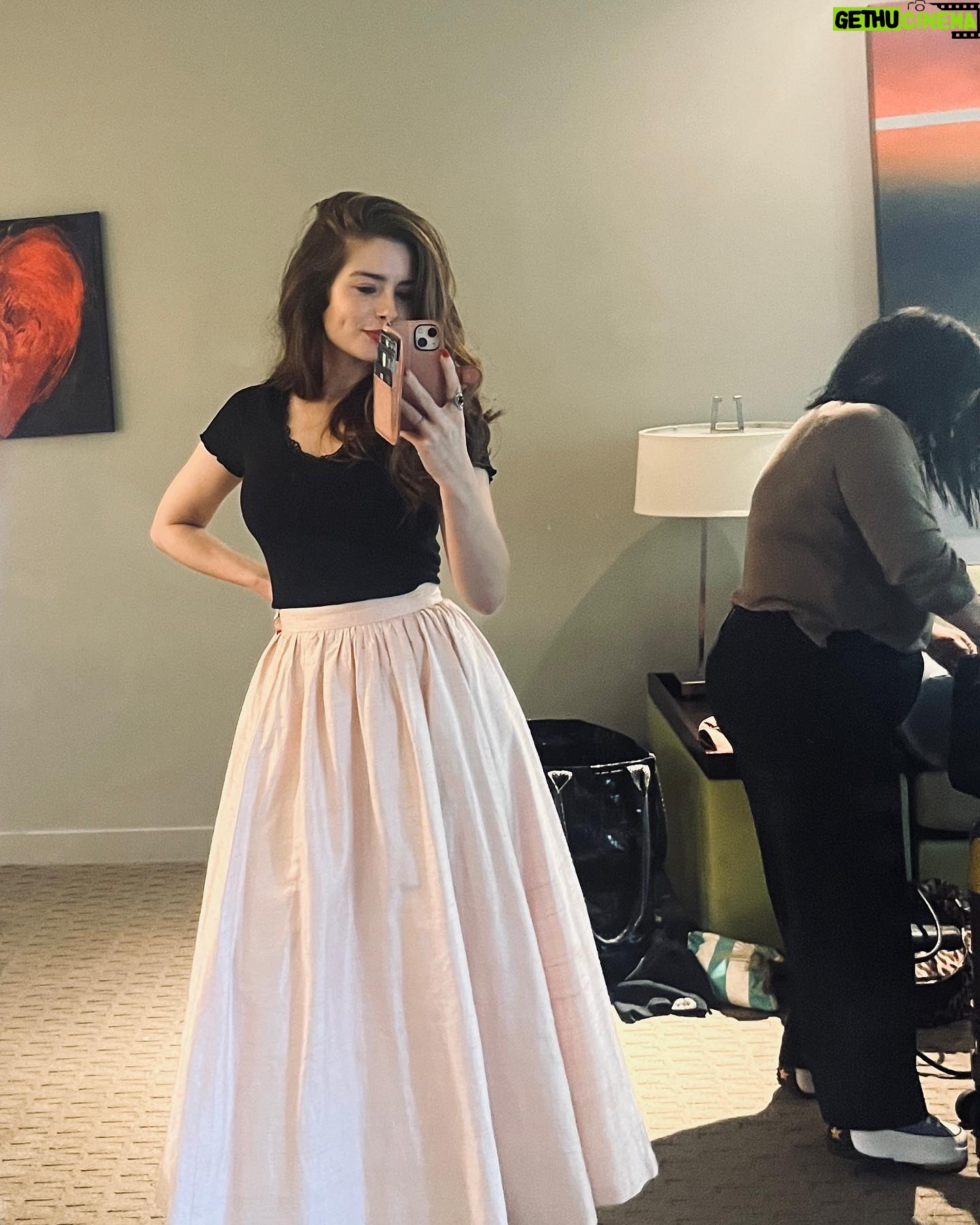 Rachel Shenton - 3.7K Likes - Thanks for having me @pbssocal …. Season 4 is out now, every Sunday on @masterpiecepbs 🇺🇸
.
.
Thank you @juliestoddard for making me look like I’d slept 💁🏻♀️💄 and thank you @catherinesmithvintage for the skirt of dreams 👗
#ACGAS #season4