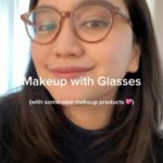 Rachel Amanda Instagram – Biasanya gue pakai contact lenses kalo ke kampus, tap karena kali ini lagi mager dan ingin pakai kacamata aja, marilah kita sedikit ekstra 🤏🏻 di bagian mata 👁️✨

Plus ada tambahan makeup yang gue beli pas di Sephora Copenhagen (di Belanda nggak ada Sephora soalnya saad 🥲)

Mousturizer & Suncblock @laboreskinexpert 
Eyeshadow @athrbeautyco 
Eyeliner @patmcgrathreal 
Blush @milkmakeup 
Lipstick @bobbibrownid