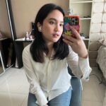 Rachel Amanda Instagram - Bukan foto baru, tapi kangen rapi dandan gini siap buat di depan laptop lama/ ngerjain sesuatu. Realitanya: lagi tiduran kepala pening beberapa hari ini karena flu 🤧 Untungnya udah masuk masa pemulihan. Sehat-sehat ya manteman. Udara lagi jelek nggak karuan. Banyakin vitamin biar nggak gampang drop juga 🥲🙏🏻