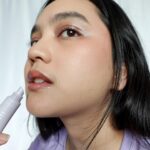 Rachel Amanda Instagram - Di tengah berbagai macam filter cantik di media sosial (bahkan filternya terlihat makin “real”), gue membiasakan diri untuk tampil apa adanya tanpa filter. Gapapa kalau sesekali untuk have fun, tapi bahaya rasanya kalau sampai menentukan persepsi akan kecantikan diri. Gue rasa penting sekali untuk membangun kesadaran bahwa cantik itu subjektif, yang kemudian membuat kita yakin kalau ukuran cantik terpenting adalah ketika kita sendiri sudah menerima sambil merawat diri sebaik mungkin 😊 Seriously, girls. Just keep nourish your body, your skin, your lips, without being burdened by any (external) beauty standards 🤍 #ExactlyForYou #RoséUnfiltered
