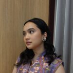 Rachel Amanda Instagram - Dolled up in @oscarlawalataculture and @subengklasik for Karya Kreatif Indonesia 2023 talkshow💜 Makeup by @ms_lifa Hairdo by @krisna_endi Styled by @_gilygily Asst. Stylist @apriliarizadwi