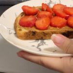 Rachel Amanda Instagram – Pagi-pagi konten Bu Sisca. Sarapan dan perbekalan anak kuliah dengan ASMR tipis-tipis. Apakah ini dilakukan untuk mendistraksi kecemasan akan tugas kuliah? Yaak benaarr 💯☺️