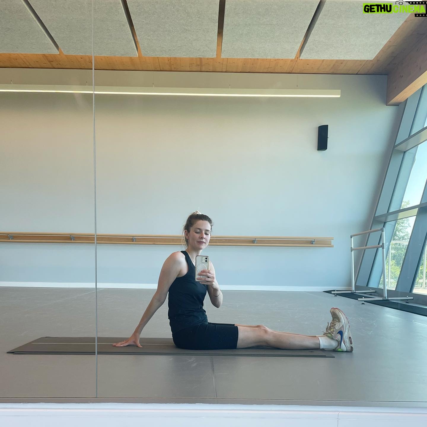 Rachel Hurd-Wood Instagram - So 🥵 that I opted for the air-conditioned gym over a park run! My favourite things about moving my body are the endorphins, mood boost and quieting of mental chatter. And the air con. What are your fave things about moving your bod (if any!?)