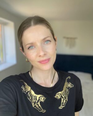 Rachel Hurd-Wood Instagram - SAHM doing chores… but make it fashion, curtesy of @rubyanddotshop 🐅 

How’s your week? X

#gifted #selfiebreak