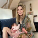 Rachel Hurd-Wood Instagram - Dreamy moments at home with my little girl. I’m sooo excited because we’ve just booked a holiday to California! 🇺🇸 It’s been ages since I’ve left the country (aside from a few days in Scotland last summer) and I can’t wait for some heat and a change of scene. ☀️ The last time I was in the US, I was pregnant with Liam - it’s funny to be travelling back there with my two children! If anyone has travel tips re. little ones, please do share! ✈️ Silky Kimono and headband by the wonderful @powder_uk #travel #holiday #gifted