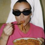 Rachel Legrain-Trapani Instagram - Fière de mes origines italiennes , baci & spaghetti ça pourrait être carrément ma philosophie 🇮🇹🍝 Et vous vous avez des origines? (pour les puristes on voit bien que ce sont des linguine ahaha mais il n’y avait que ça au room service) #pastalovers