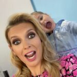 Rachel Riley Instagram – Comedy alert! Had some extra help in the makeup room pre-this one 💅👧🏻 There’s a new episode of #CatsCountdown tonight 9pm @channel4. With @thesarahmillican @rhodgilbert @1judilove @joelycett @thejazzemu and @jimmycarr @susiedent, natch! Enjoy.

#8outof10catsdoescountdown #8outof10cats