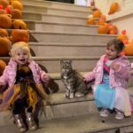 Rachel Riley Instagram – This cat didn’t know what hit it 😝🧙‍♀️👧🏻
Precious family time and no tricks all night, just lots and lots of caaaaaandy sweets – thank you London! 🍭🍬🍫🎃