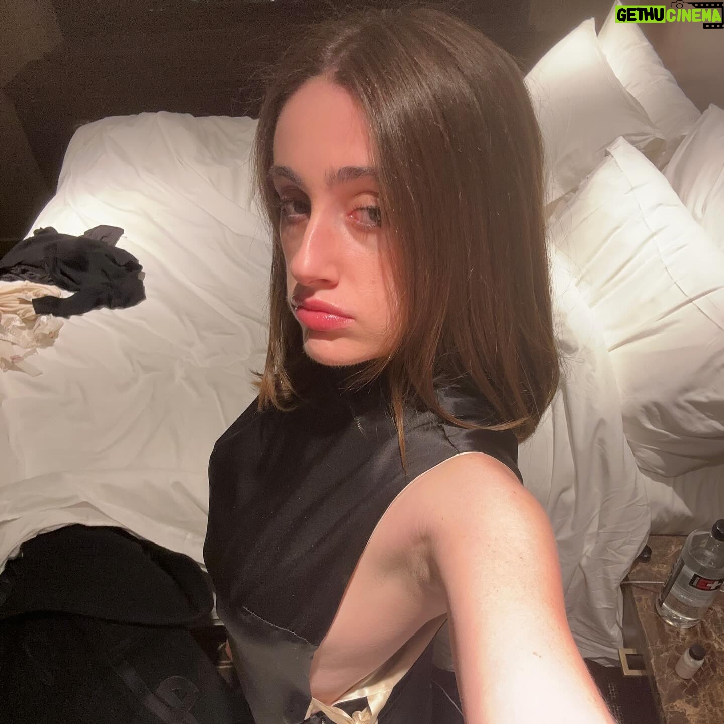 Rachel Sennott Instagram - Everyone please comment “the accutane is working queen”
