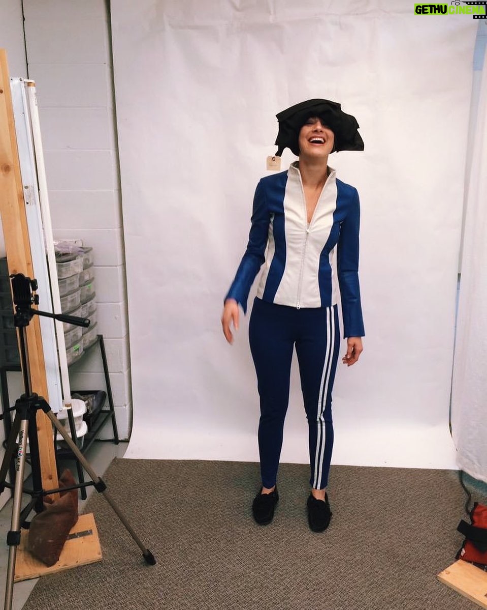 Rachel Skarsten Instagram - Large head problems. 🤦🏼‍♀️ If you’re a Lost Girl fan and you haven’t already, hop on over to the @lostgirlrewatch page and give us a follow. This will be where @anna.silk and I release never before seen behind the scenes photos/videos from the cast, information about episode release dates, weekly guests and other fun surprises. Can’t wait to get the Faemily back together x
