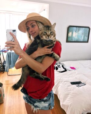 Rachel Skarsten Instagram - With a very heavy and quite frankly broken heart I said goodbye to my sweet Magnus yesterday. Anyone who follows me here is probably an animal lover so you know that pets can become more than just pets, they become family. Magnus was with me through many ups and downs, moved 6 times with me, made me smile/laugh every day even when I was sad, and from the minute I brought him home from the shelter he made himself right at home in my heart and life. Saying goodbye is inevitable when you have a senior animal, and it’s painful but so worth it. Thank you for adopting me Mags, there will only ever be one cat like you and I’m so grateful you spent your golden years with me.