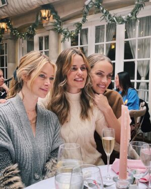 Rachel Skarsten Instagram - It’s been a busy few months: filming, moving cities, renovating a house, visits from French family and Canadian friends, reconnecting in LA, babies being born & making a podcast. Life’s sweet moments have kept me quiet on Instagram as of late, but I wanted to share a few of my favorite snaps with you! 💗
