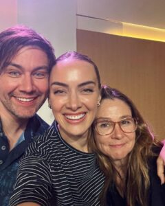 Rachel Skarsten Instagram - Had SO much fun that I only took about 4 photos in Paris, but these two were worth 100…Specifically the second photo which will have me laughing well in to next year.