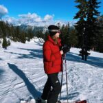 Rachel Skarsten Instagram - First time skiing in almost a decade and my legs were on fire BUT I really shredded those green hills if I do say so myself ✅⛷