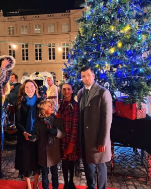 Rachel Skarsten Instagram - I had the absolute pleasure of reuniting with my darling Reign costar @littlespoonman in beautiful Belgium to make ‘The Royal Nanny’, premiering this Saturday, November 12th 8/7c on @hallmarkchannel. The added bonus for me was the truly LOVELY cast, crew & director who made this experience tops. Here are some behind the scenes snaps of all the fun that was had, and I hope you love the film as much as I did ❤️