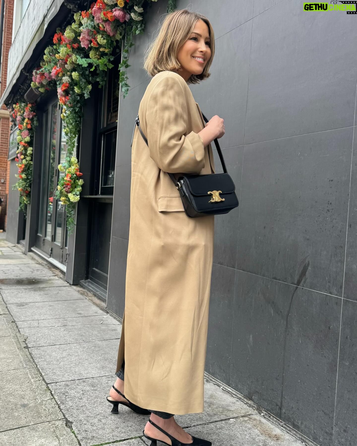 Rachel Stevens Instagram - Happy things this week ❤️🙏🏻 1. Spring weather and light layers 2. London days 3. Shopping trips and try ons 4. Spontaneous Theatre date with my Minnie to see the brilliant @wickeduk again 🙌🏻 5. Gorgeous lunch date with Minnie before the show at our favourite @thewolseley 6. Coco 🫶🏻 7. Sunday lunch date with my love @brendynhatfield @the_cat_inn 8. Signing inserts for my book 💫feeling so real now 9. Dinner date @brendynhatfield ❤️ @sheesh_uk 10. Delicious food @sheesh_uk