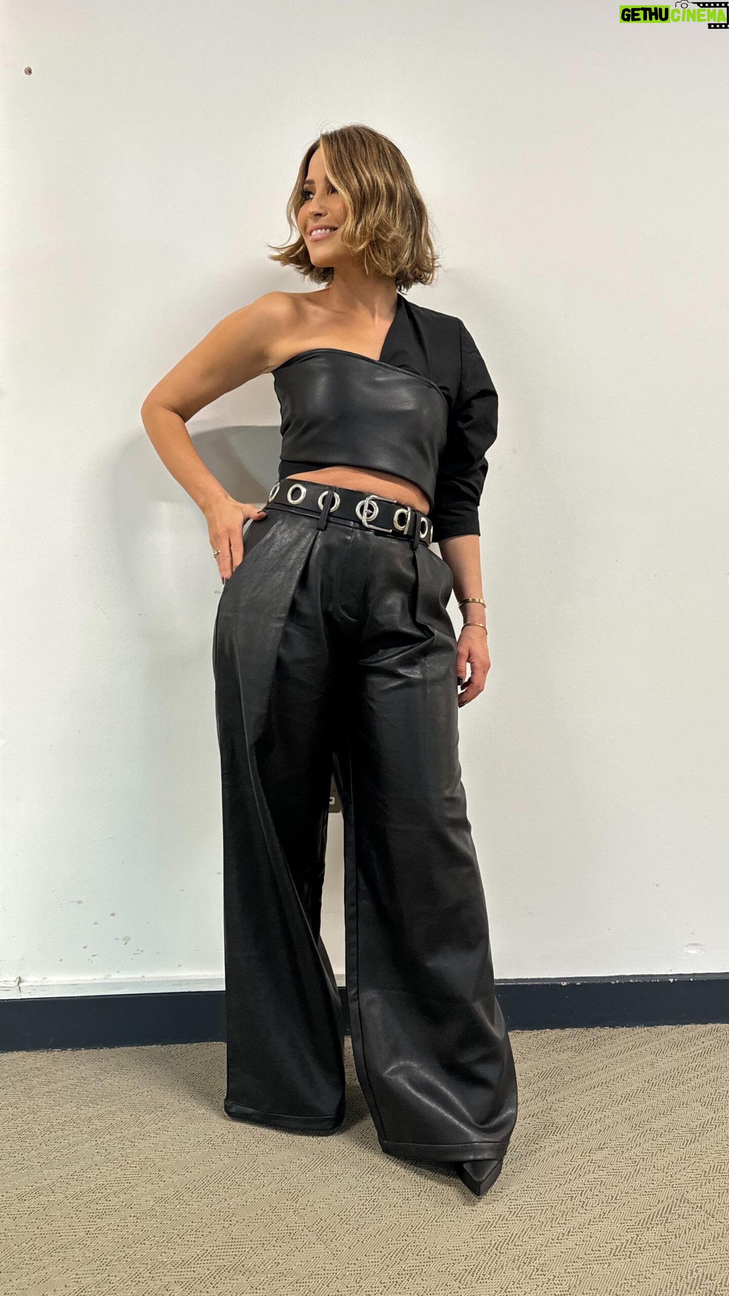 Rachel Stevens Instagram - Saturday night shenanigans! So much fun was had @itvtakeaway @antanddec it was so special to be a part of your last show and to join in the celebrations with my @sclub family. Thank you for the memories ❤️