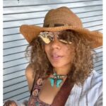 Rachel True Instagram – 💜⚡️Happy almost summer!!!⚡️ 💜
I call this vid that I would usually post in my IG stories – ‘sometimes I forget I have a main IG page 😬
& this is what I looks like… when I am in full & total control of the lighting 😂 📷
& camera angles’ ¯\_(ツ)_/¯
🥳💀😂 💫💜 #racheltrue 🌸
