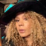 Rachel True Instagram – What am I working on today?
– Wrong answers only if you please 🥳
🥸
💜
#racheltrue