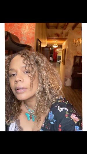 Rachel True Instagram - These autumn days 🍁 are rocktober strong🥳 how youz doing?
👻
Fun filming w/ @elizabethpegues at the helm  in a throwback to just yesterday 🥳
#racheltrue