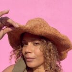 Rachel True Instagram – Howdy 💙 link in bio for my upcoming book, it’s part memoir, part tarot how to for personal growth, & part of me 🦋😍🙂 💓💥💋 
#racheltrue #actor #writer #artist 💜#authorsofinstagram