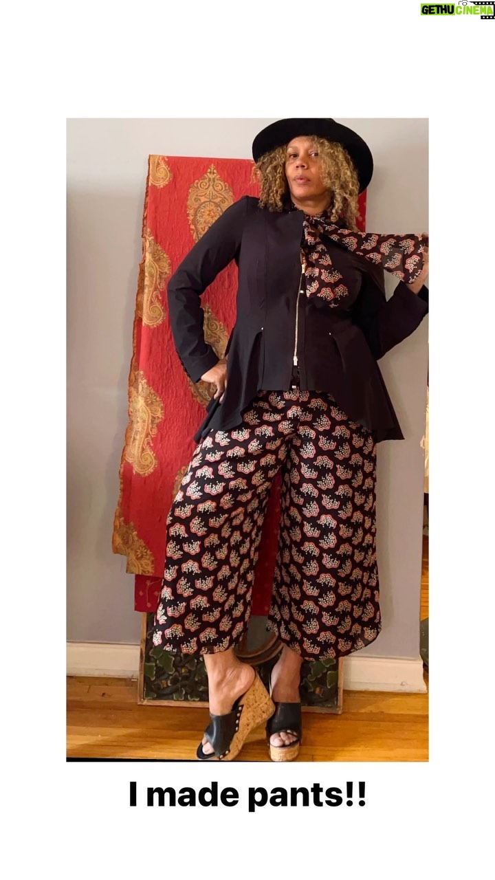 Rachel True Instagram - 🥳hola! Who knew pants were so super easy to sew!? I rarely find any that fit my height right in stores so making them myself was kinda a revelation. 🤩🥸 Do you have any hobbies/ interests? 💜 Disfruta de fin de semana 💜 (jacket is from High by Clair Campbell) Pants are a silk /viscose blend #Annasui deadstock fabric @moodfabrics #racheltrue #sewing