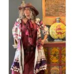 Rachel True Instagram – 🦚🦚🦚 on a Sunday afternoon 🦚🦚🦚
My new makes – I didn’t make the overcoat
but I never wore it as a dress — so I split it open, tailored it up & now j’adore it as a jacket
💜
The under dress is my design & cotton/silk
my new fav fabric blend 💜
🌞
Creating things of any sort, be it with words, emotions, fabrics, colors, is meditative
& self soothing for me ⭐️🤩
🌞art really is therapy🌞
How’s youz doing?
#madebyme 🪡 #sewing #racheltrue #creativeart 🤩 #handmadewardrobe #art