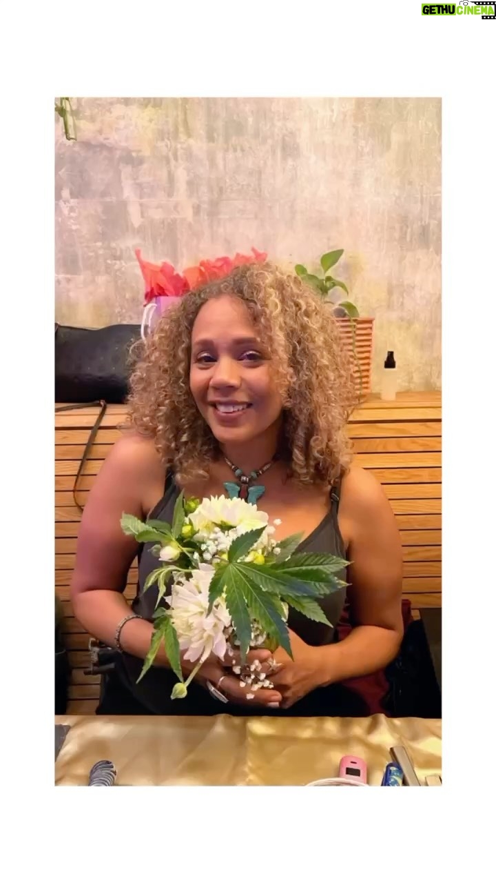 Rachel True Instagram - Thank you @cannabissupperclub π¨πfor throwing a fabulous 4/20 celebration of infused foods w/ vegetarian options fine dining delight style π€©π΄ββ οΈ xo Mary Jane Such delish samplings from @chef_binotto & a gang of chefs whose handles I do not have W/ a special mention to @thcdesigns for the πΈπΊπ & of course, what delightful dining companions π€© @iamcreesummer π΄ββ οΈ @tennesseeslimkitty π΄ββ οΈ @feliciapride π΄ββ οΈ #racheltrue π΄ββ οΈ