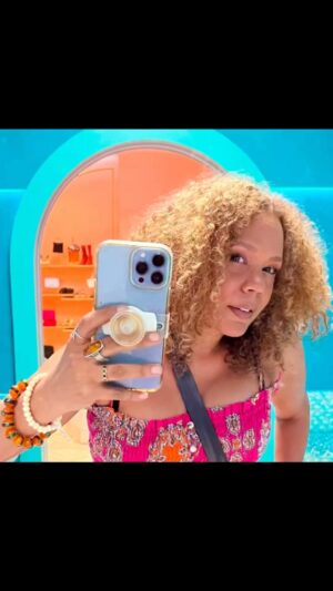 Rachel True Instagram - Summer time here’s looking at you kid vibes 
💫 🌞 🌸
#racheltrue
