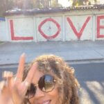 Rachel True Instagram – 🦋More ready 
🦋More prepared 
🦋More open 
🦋When we look back with love ❤️ 🦋❤️ 
🦋& move forward with grace 🤪👑🦋
Hope you’re good!!
#racheltrue #love #artist #author #actor