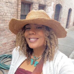 Rachel True Instagram - 💋Happy Birthday to me!!!🥳🤩🥳
Pretty grateful to still be standing..
🤩
Have you caught me in the ‘Fugue State’ ep of #horrornoire on @shudder yet btw?! 
Also-Did you know I wrote a book? Link in bio 🥳 
Maybe it’s this alley’s birthday tooo 🥳🎁🎈¯\_(ツ)_/¯ 
#rachelTrue 💋