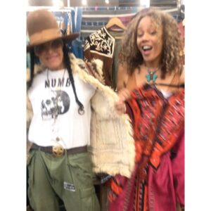 Rachel True Instagram - 💜Tonight in online convo 🦋me & the fab & magical 💥🧚🏾🏴‍☠️ @iamcreesummer 🏴‍☠️ talk #tarotcards & life💜 6 pm PST on Crowdcast via my fab local bookstore 📖 @booksoup 
⭐️hit em up for the details⭐️ 🦋TONIGHT🦋 Weirdos & 🏴‍☠️ you don’t wanna miss this 💜 #rachetrue #trueheartintuitivetarot
🧚🏾My virtual book tour🧚🏾
🦋Bonus points if you figure out what I was mouthing in this clip 😂