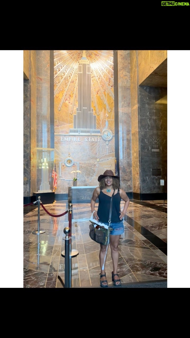 Rachel True Instagram - NYC might be the best city donβt even try to change my mind π€© πππ Except for the part Where I got dizzy & Felt like my π§ Was melted π§ From heat exhaustion π© - and then someone said this may be the coolest summer we have for a long time π«₯π« Stay hydrated π€©π€― #racheltrue #empirestatebuilding