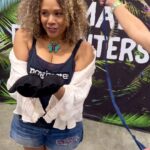 Rachel True Instagram – This is a super cute ambassador marmoset💕 at last wks @alabamacomiccon -later my globe trotting vet friend said they were ‘waiting for it to bite you’, it did not 😂
⚡️I’m in person at the 🔥 @the420expos 🔥in Edison NJ all weekend starting tonight Friday  5-11 ⚡️Def come by & say or get hi &/or high 💨🥳
💨 I am def not all the Mary Jane you need but I am maybe some of the Mary Jane you want 💕
#racheltrue #marmoset #halfbaked #the420expo #maryjane