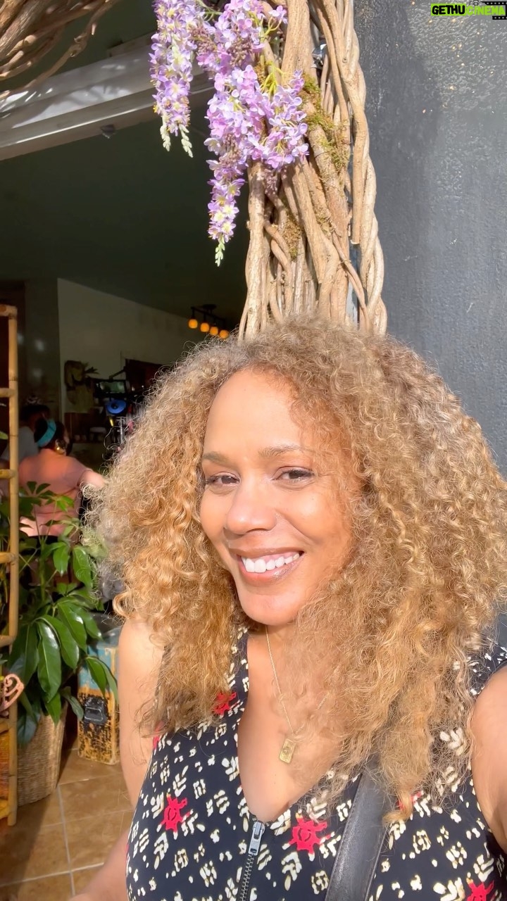 Rachel True - 8K Likes - I 💜 filming in my hometown city 💜🤩💜
When I can say what I’m working on
imma give huge props 🥳 to the entire fun
& fabulous cast & crew 🤩
& shoutout to the wardrobe dept🦋
💜because I have rarely to never ever seen me in a jumpsuit before💜😂🕺
Also I accept that my hair is many little fluffy clouds here 🤔☁️🫠
🗽🦋🗽
Cc sky cowboy aka @skylarloraquette
#racheltrue #nyc 🗽