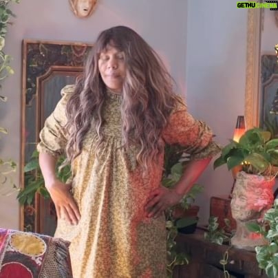 Rachel True Instagram - What’s her name?*😂 Convention appearance schedule update 🦋 ⭐️This weekend!!! 9/23/24 I’m at @alabamacomiccon 🥳 come says hi!! ⭐️Then 9/29-oct1, I’ll be in Edison, New Jersey at the @the420expos hosted by Tommy Chong 🥳🦋🥳💨 ⭐️Oct 8th, Durham North Carolina, 1 day only, at the @triangleterrorcon 🦋 Hope to see you somewhere!! *her name is not in fact ‘cheap unbrushed, because I own no brush, Amazon wig’ #racheltrue #alabamacomiccon #the420expos #triangleofterror #wigsofinstagram 😂