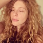 Rachelle Lefevre Instagram - That relief you feel when someone can tame the beast. Thank you for the brilliant haircut @krista_hairstylist 💇‍♀️ #curly #curlyhair #wavyhair #frizzyhair