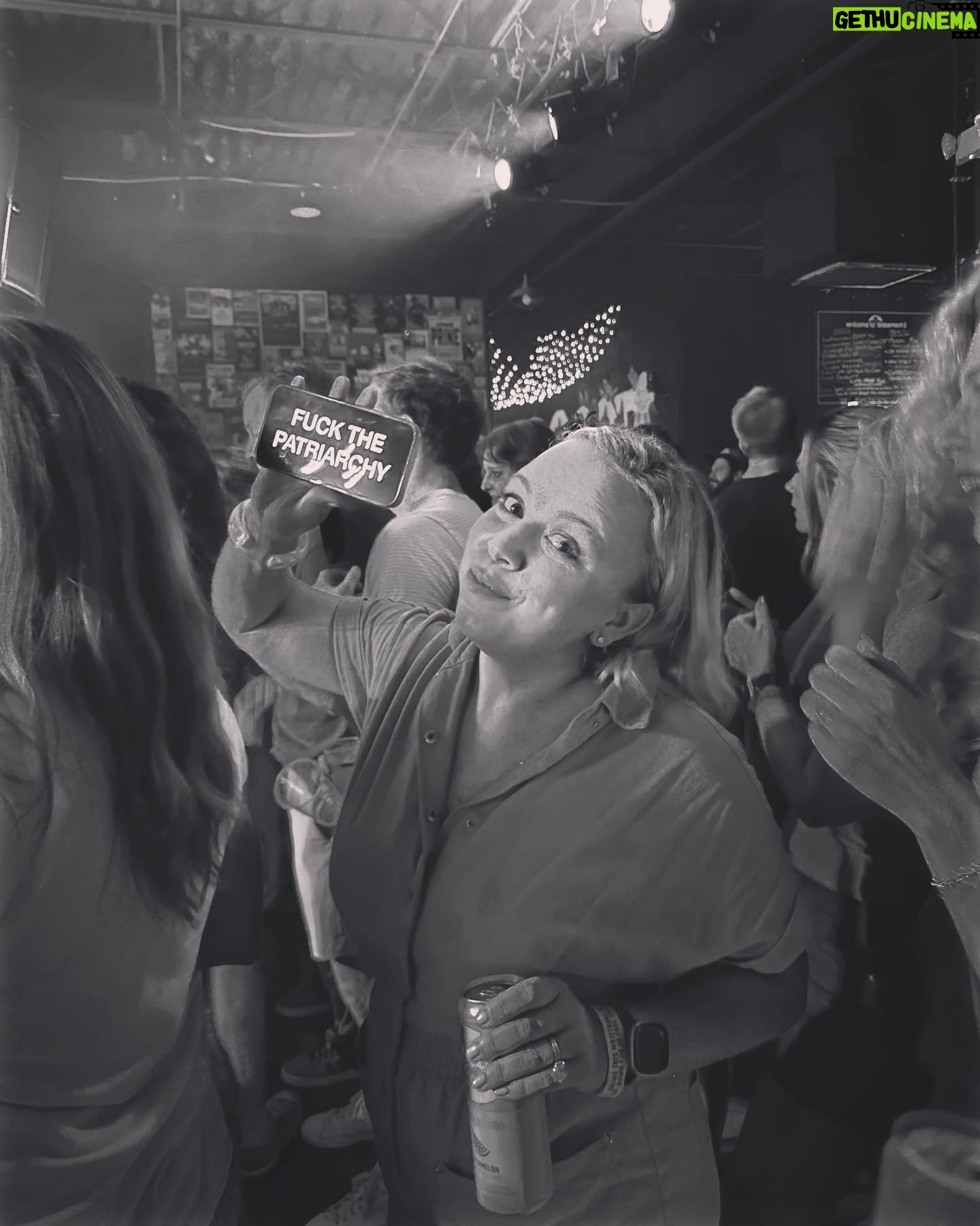 Rachelle Lefevre Instagram - Hereβs to sweaty friends in sweaty bars giving me life β€οΈβπ₯β€οΈβπ₯β€οΈβπ₯ Pro-tip: Drank a kombucha & water all night- no liver was harmed in the making of this glorious evening π