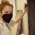 Rachelle Lefevre Instagram - Might have turned spring cleaning into “spring repaint everything” 😬 Do you spring clean? Any pro-tips for a “not great at it but I do it anyway” gal? I also love a good eco-friendly tip! 🌱