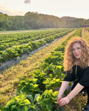 Rachelle Lefevre Instagram - Thank you so much to @1hotel.nashville @greendoorgourmet @chriscrary @dan_churchill for an extraordinary “Earth Month Dinner” at the farm. We couldn’t have asked for better weather, better guests, or better food! It’ll be stalking you for tickets again next year 😉 Chris, you have always been driven and put work first, I hope you are proud of all you’ve achieved 🥰
