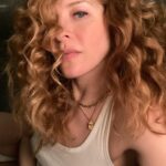 Rachelle Lefevre Instagram - Are these shameless? Yes. Do I care? No. After spending so much time in my comfy “mom” clothes, my new haircut made me feel sexy, and that’s okay, I want that for all of us 😘 Thanks again @krista_hairstylist, so glad I found you!