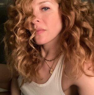 Rachelle Lefevre Instagram - Are these shameless? Yes. Do I care? No. After spending so much time in my comfy “mom” clothes, my new haircut made me feel sexy, and that’s okay, I want that for all of us 😘 Thanks again @krista_hairstylist, so glad I found you!